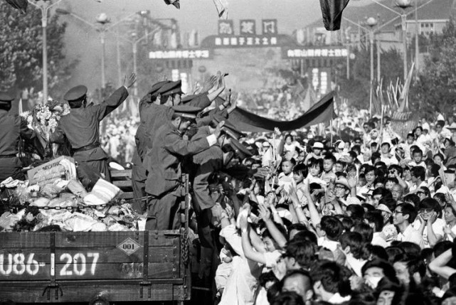 1986年我军某部凯旋