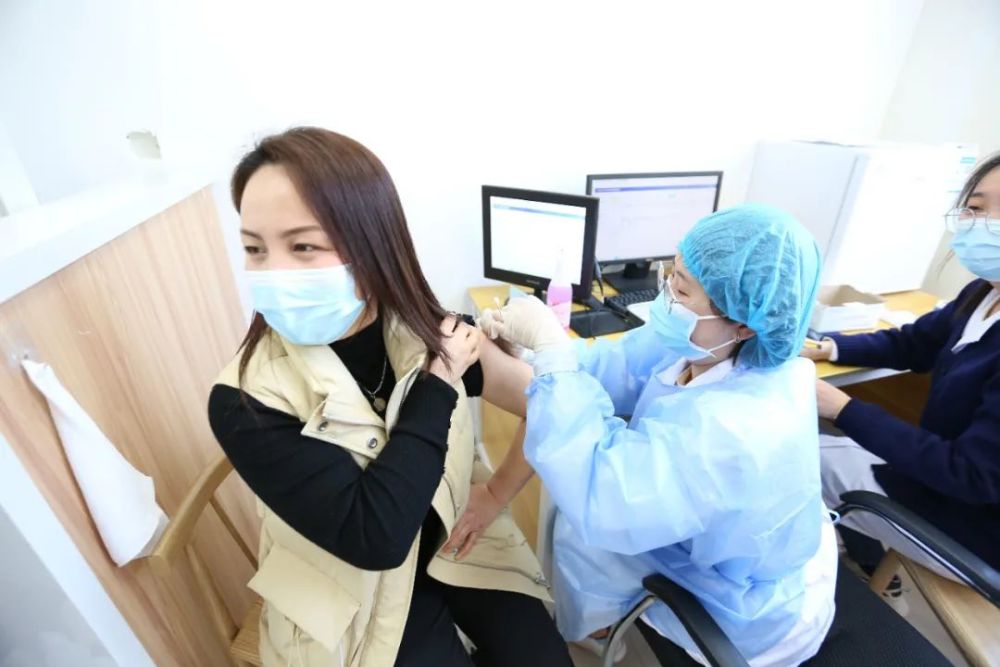 疫苗接种点 每天能满足2000人以上接种 方便市民及时接种 截至2021年3