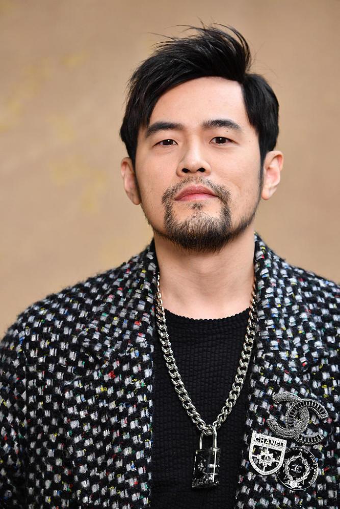 周杰伦刮胡子了,问网友们满意吗?