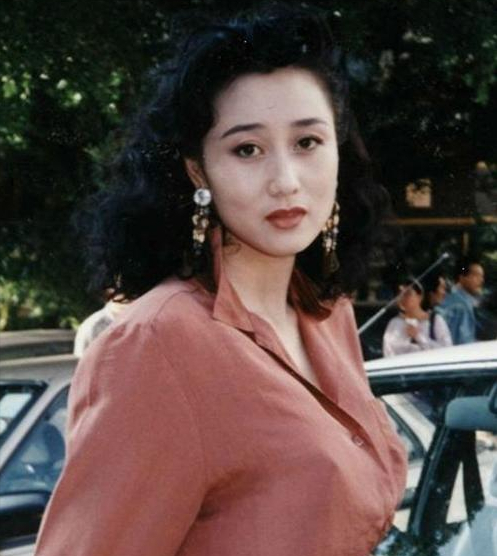 利智本可以成赌王五太为何其他太太容不下她多年后不嫁也好