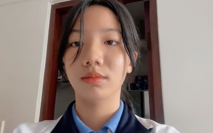 低马尾视频中" vicky 宣宣 " 作为代称发表作品时用本名张宇宣这位 15