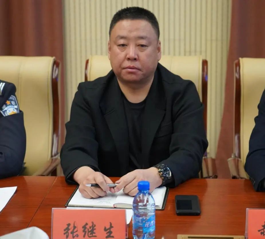 扎鲁特旗人民检察院召开检察队伍教育整顿征求意见座谈会