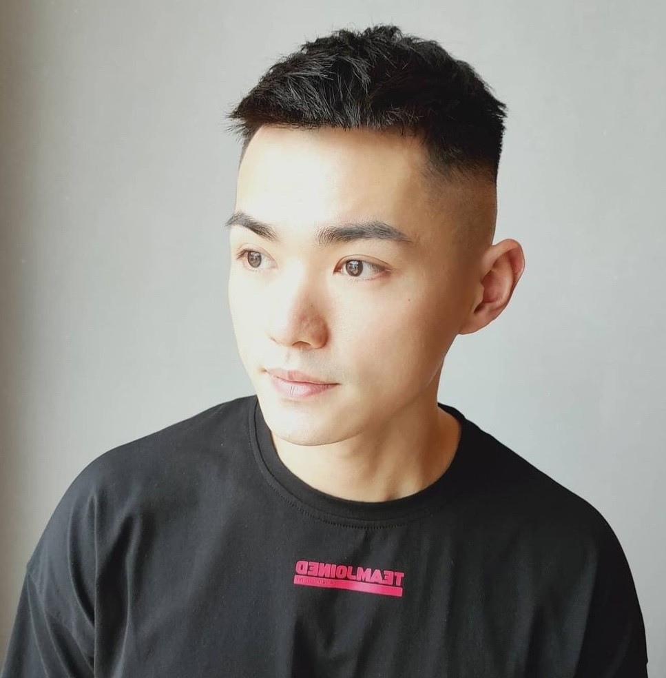 男生留"背头"太油腻了,不如剪这5款清爽发型,干净帅气显精神