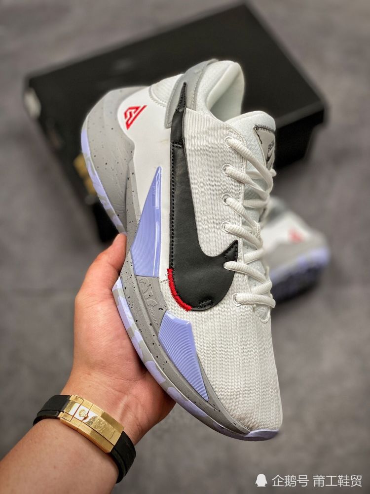 最合适实战的百元球鞋字母哥二代白水泥配色开箱