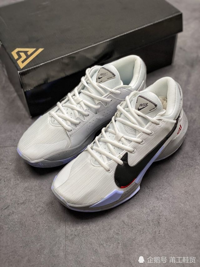 最合适实战的百元球鞋字母哥二代白水泥配色开箱