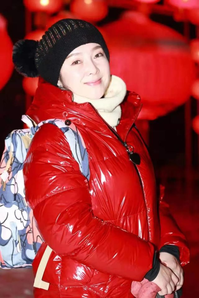"狠人主播"叶文的16年:10万个热线电话中的家暴,矛盾与婚外情