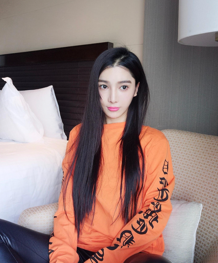 随后据报道这名死者是一名演员,名叫任娇,还是赵本山的女徒弟之一.