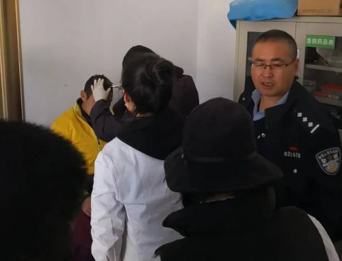 近日,迭部縣公安局刑警大隊和法制大隊民警在辦案途中於九龍峽1號隧道