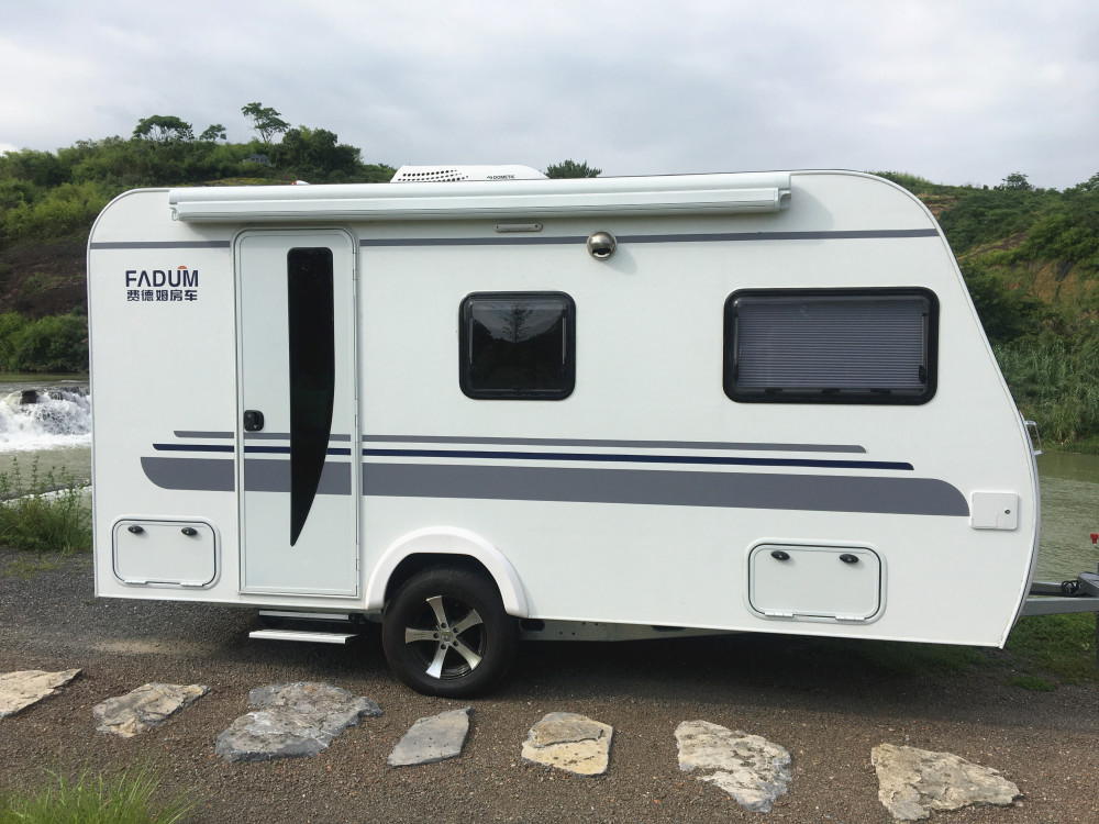 费德姆f460s拖挂房车采用全套爱科进口底盘,扭力轴减震,215r15的