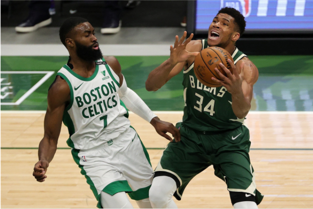NBA【犀牛直播】凯尔特人vs雄鹿：狭路相逢勇者胜！