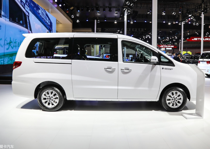 江淮打造的商务车车长足足5米2配柴油20t引擎拉货载人都行