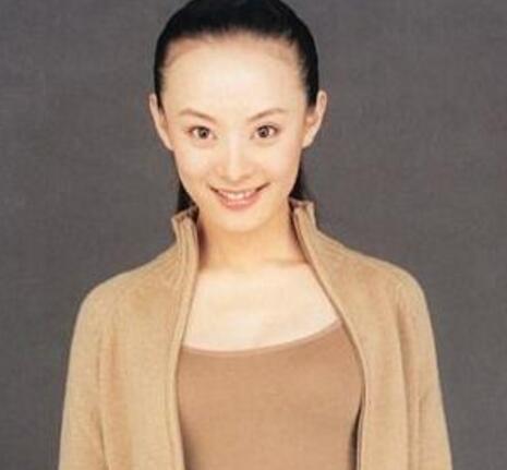 6位女明星好苦恼,额头太高光溜溜的,被网友们吐槽要秃成老太太 _腾讯