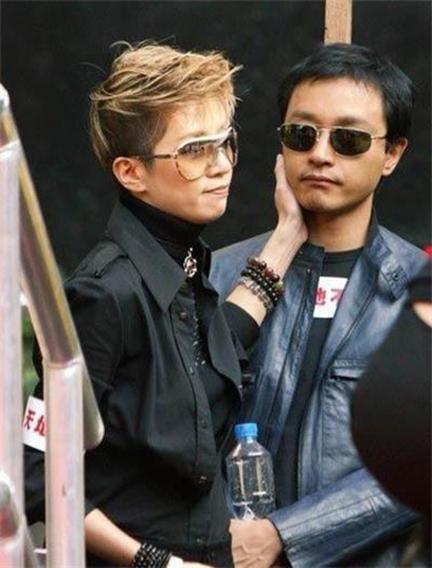 十张明星老照片精神小伙的星爷水灵灵的贾静雯张张让人深思