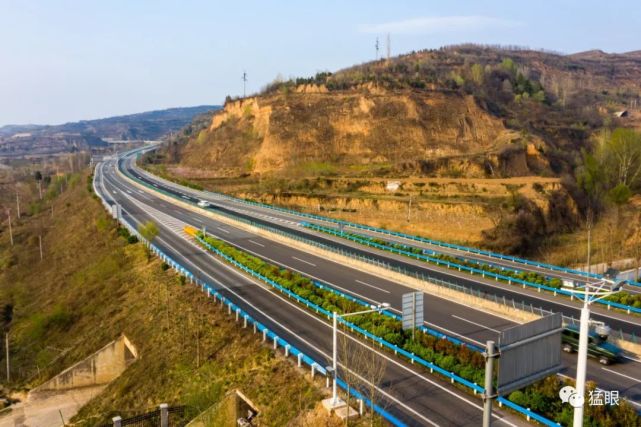 2021年3月25日摄)三淅高速是河南省三门峡市到南阳市淅川县的高速公路