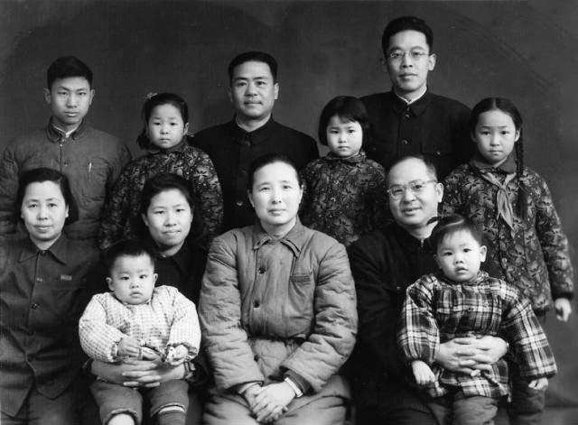 明史奠基人吴晗0分入清华才华横溢为何钟情瘫痪姑娘35年