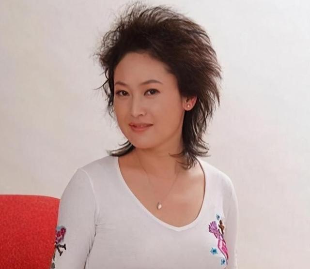 饶芯语:为爱执意嫁大37岁的王奎荣,生儿育女的背后:一片狼藉