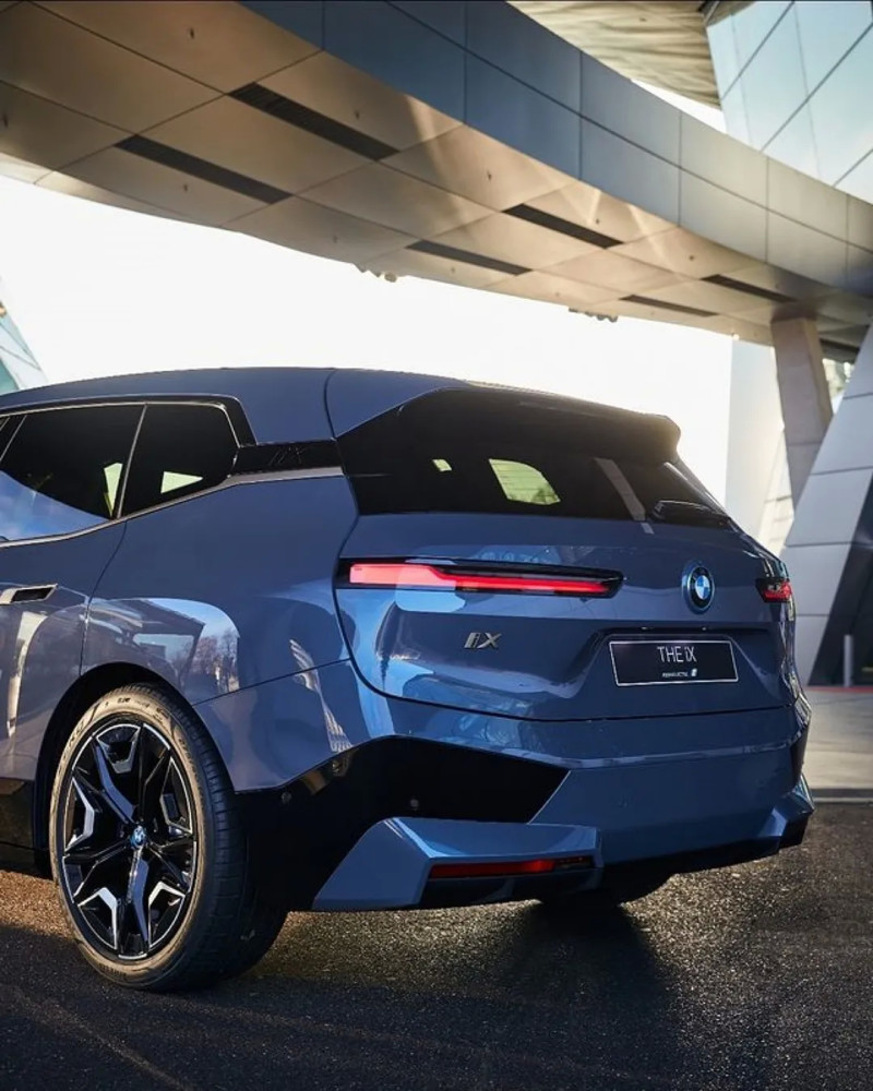 个性化砂金石红风暴灰两款高颜值宝马ix车漆你选谁