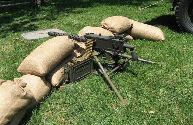 m1919中型机枪就逐渐取代了m1917重机枪,成为二战期间美国最主要的连