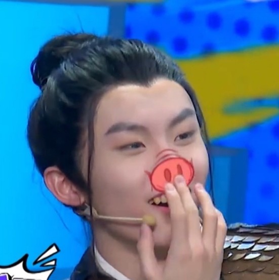 时代少年团表情包李飞为了镶钻拖鞋不给小孩报表情管理课