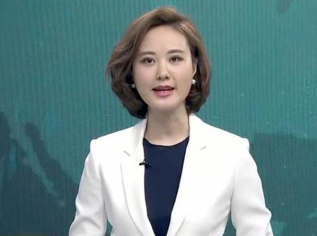 她是央视"美女主播",曾是重庆高考状元,如今39岁了仍然单身_腾讯新闻