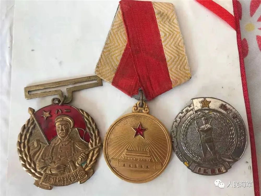 海军92419部队战士张宏宪每每看到外公的照片,我就会想到他在战场上