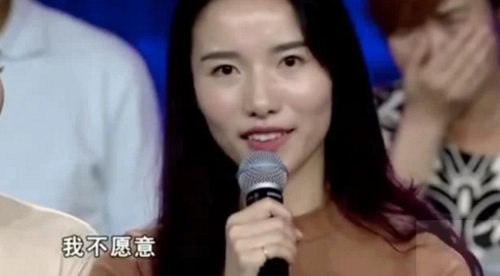 肖晶晶一个女士就遇到了 在亲生父母和养父母中做选择做选择的难题