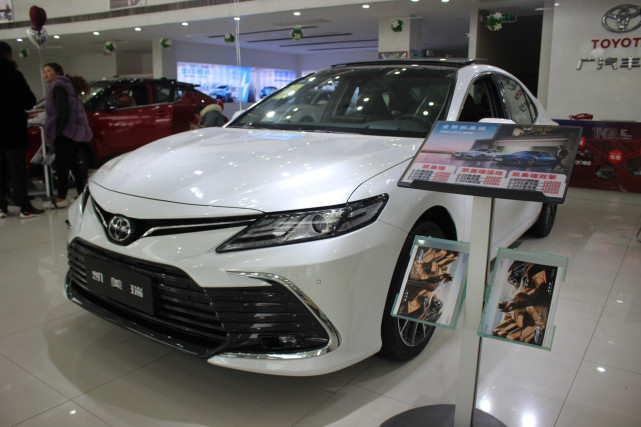 2021款凯美瑞到店,2款前脸3种动力可选,17.98万起增配不加价