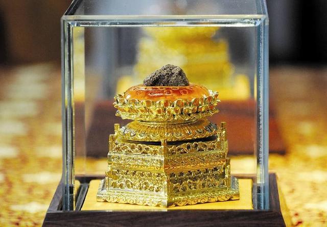 雷峰塔下真有蛇妖考古队挖掘后却发现一件佛教圣物