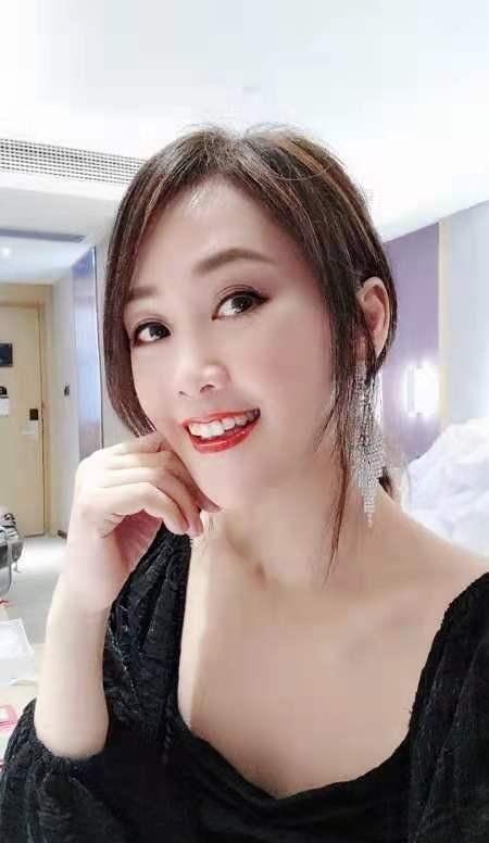 港星古装皇后梁小冰发近照鹿鼎记最美阿珂美人已迟暮