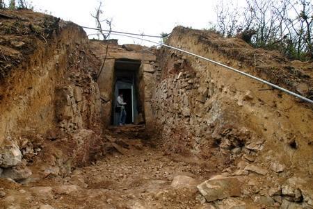 马山墓群发现3个世界之最一具2000年干尸一双麻鞋一条被子