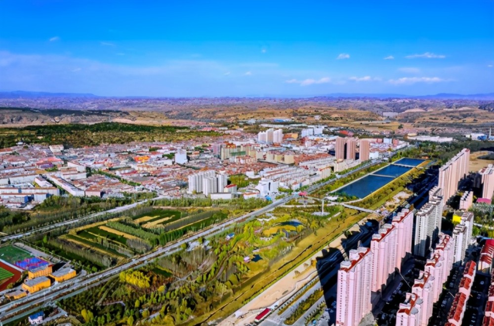 岚县凝神聚力保畅通忠诚实干铸平安