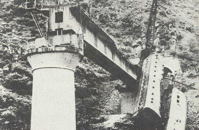 此时,442次列车上的众人不知道在不久之前,在大渡河支流的利子依达沟