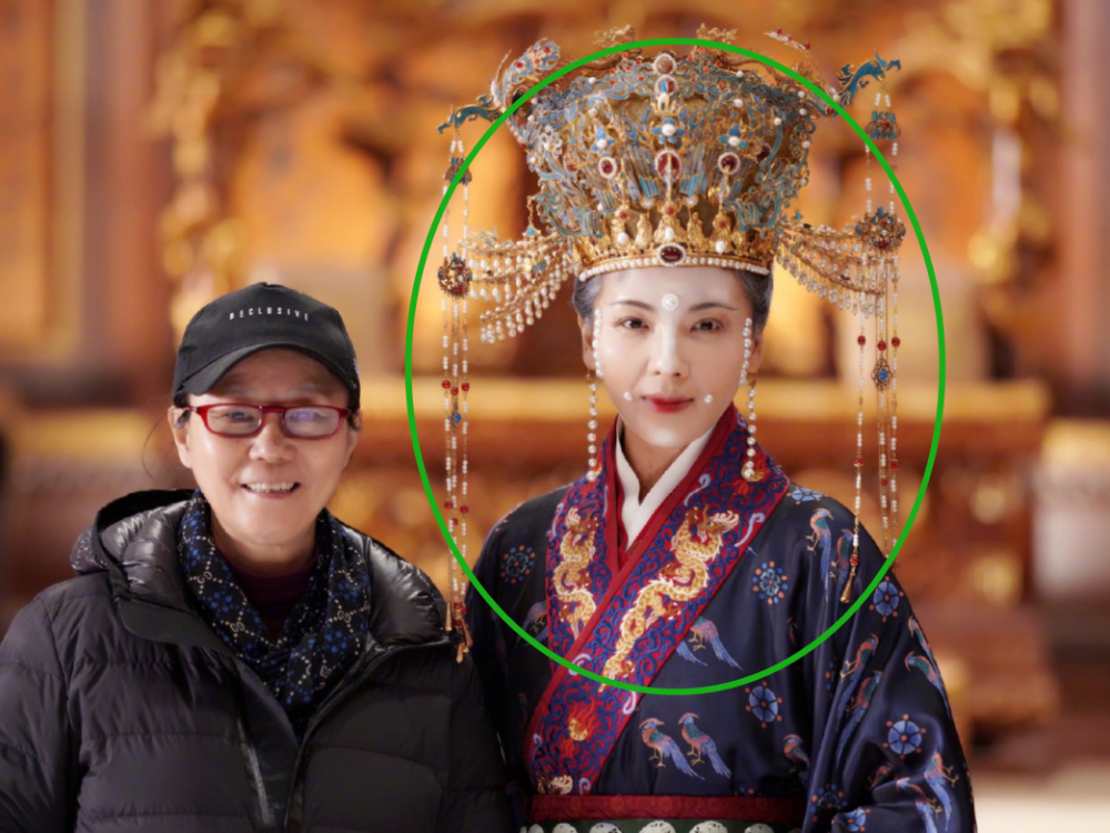 当红女明星同穿朝服赵丽颖谭松韵少女感十足刘涛模样稍显老