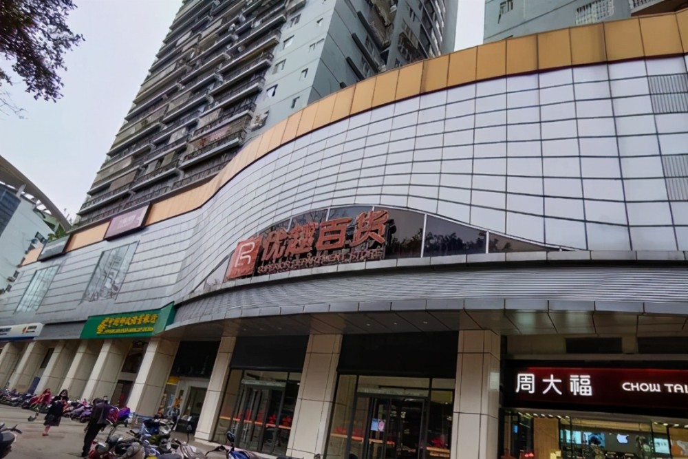 优越百货的位置在柳州的谷埠街上,这条街道是柳州当地重要的商业街