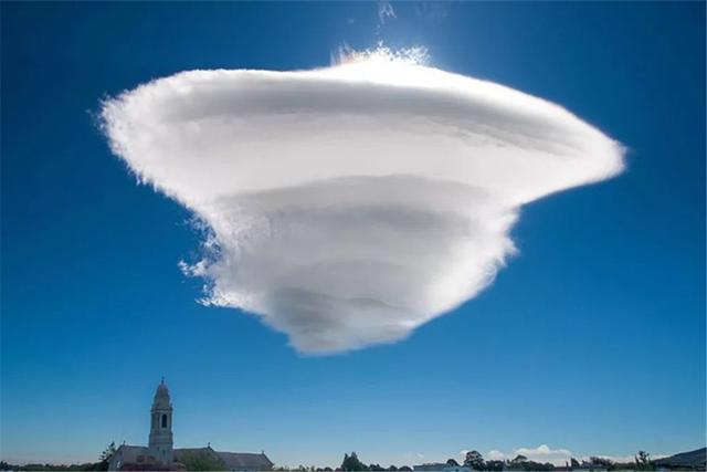 黑龙江凤凰山曾出现ufo在空中盘旋10多秒后消失有答案了吗