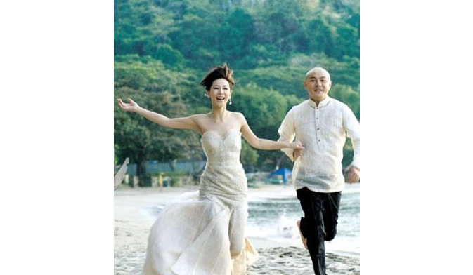 张卫健发文:牵手531天没见的人,幸福感满满!