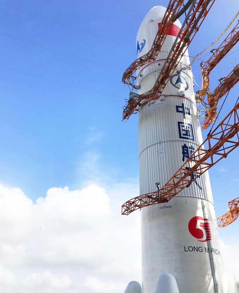 但对于载人登月来说,长征五号火箭的运力还是不够.