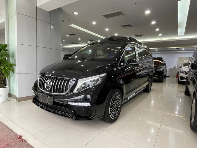 2021款奔驰v260还和埃尔法硬磕的mpv奔驰v260尊耀版