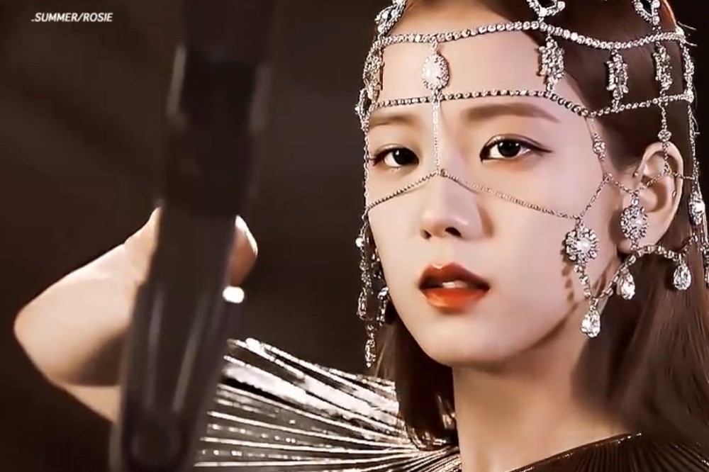 现在闹得最凶的事之一,就是blackpink成员金智秀jisoo首部主演的电视