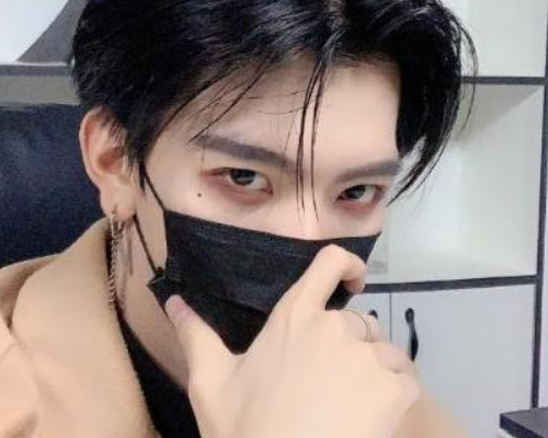 七鹤大人为涨粉摘口罩下巴清秀嘴巴小巧长相清秀适合男扮女装