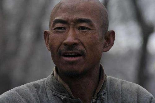 《亮剑》骑兵连连长孙德胜大秀肌肉,精壮不减当年,李云龙却老了_腾讯