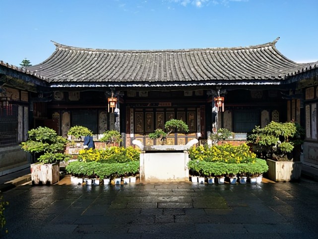 家族媳妇轮流做饭规模宏大的居民建筑这巨富豪宅就在云南