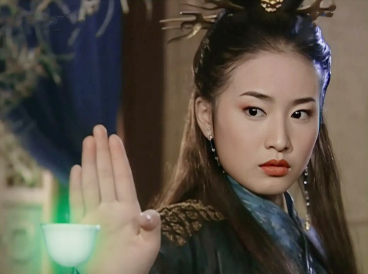 配角恋情亮眼过主角恋情,绿袍x余英男相爱相杀令人难忘