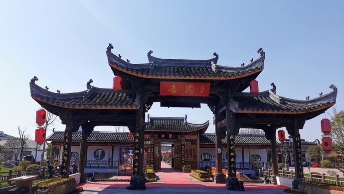 潜心收藏二十余年他在崇明办了个喜文化展示馆