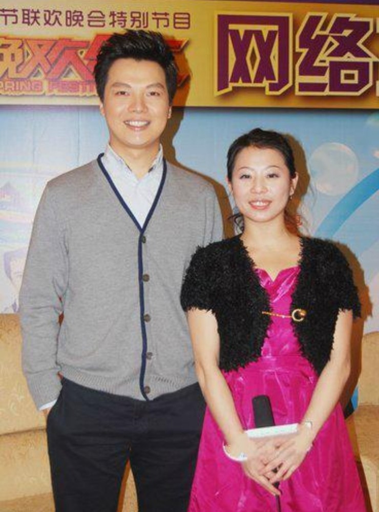 央视俩一哥康辉任鲁豫同台,被众人拥护似明星,人生境遇却大不同_腾讯