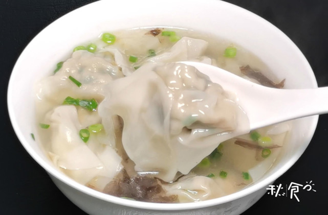 做馄饨皮时 多加这 2种 食材 馄饨皮爽滑 劲道 又透 又薄 馄饨皮 馄饨 多加 小麦淀粉 食用碱