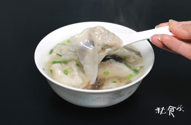 做馄饨皮时 多加这 2种 食材 馄饨皮爽滑 劲道 又透 又薄 馄饨皮 馄饨 多加 小麦淀粉 食用碱