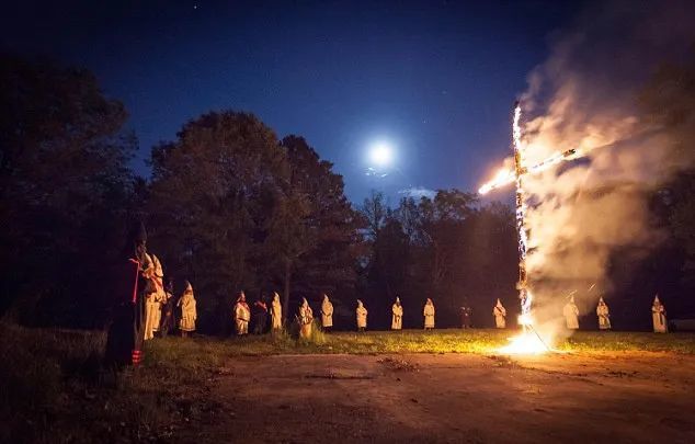 乌合麒麟新作"血棉行动",讽刺细节拉满!你还能找出哪些细节?