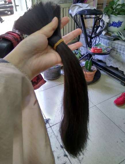 女生剪掉的长头发,为何有人花高价收?网友:亏大了