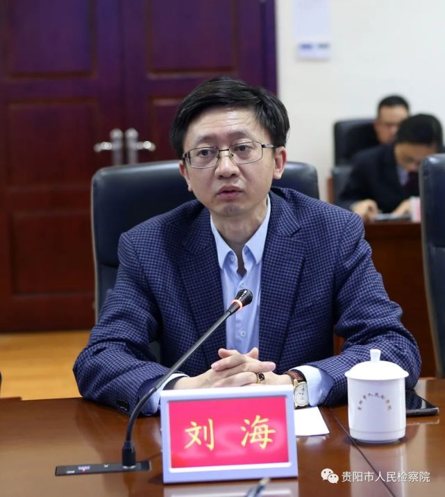 会议最后,丁泽军作总结表态,感谢代表们提出的宝贵意见,将认真梳理,分